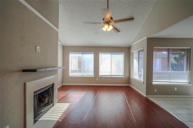 Foto del edificio - 12400 Overbrook Ln