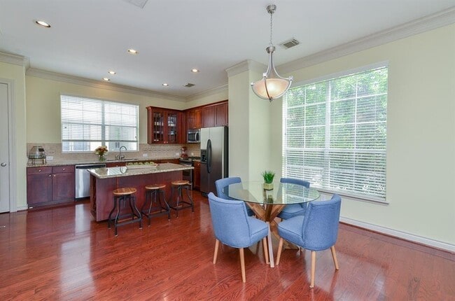Building Photo - 3316 Clearview Cir