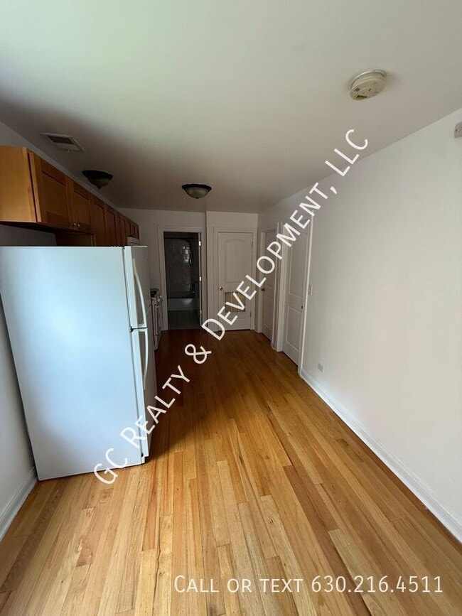Building Photo - 1512 W 17th St