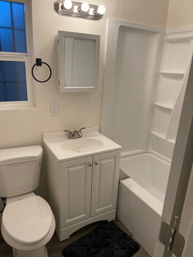 Foto del edificio - 1556 Riverside Dr