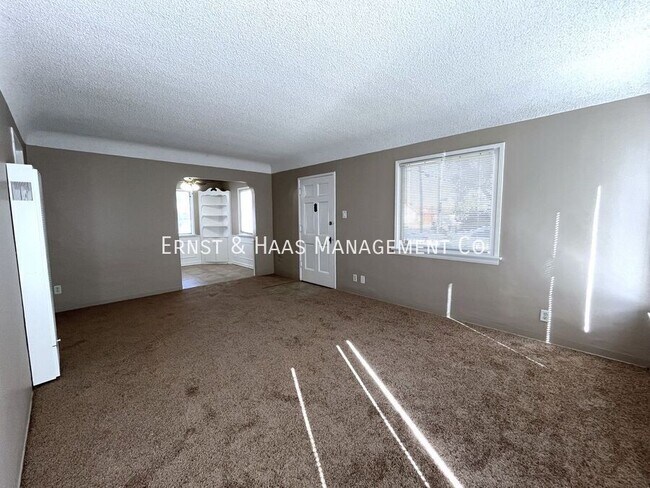 Foto del edificio - 5889 Rose Ave