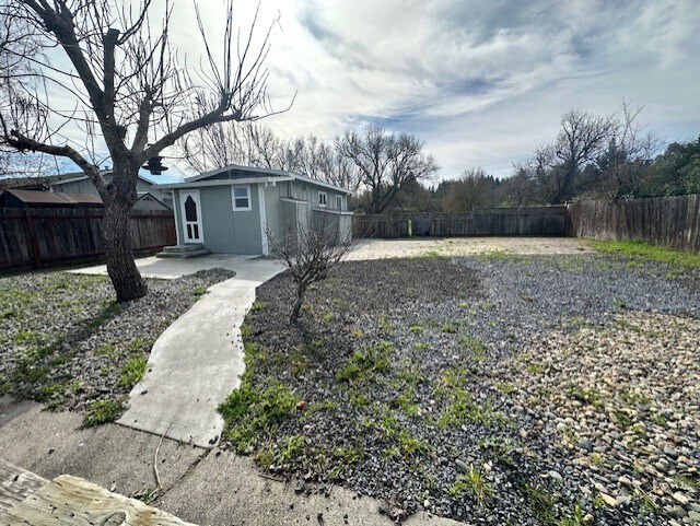 Building Photo - 5107 Hutchinson Rd