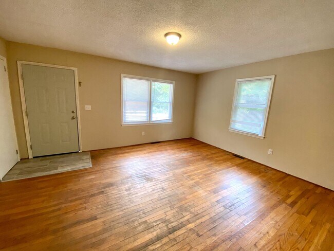 Foto del edificio - 106 Cantrell Dr