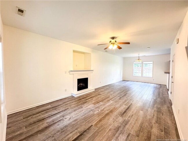 Building Photo - 758 Blue Bird Dr