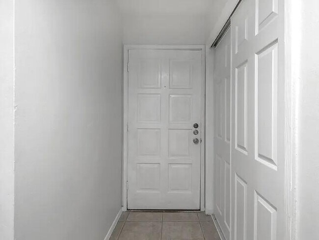 Foto del edificio - 3431 N Hills Dr