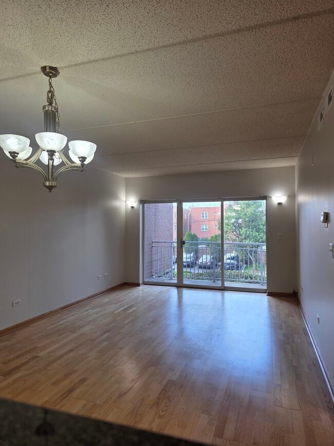 Foto del edificio - 6559 W George St