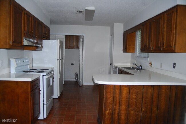 Foto del edificio - 3 br, 2 bath House - 15388 Woody Dr