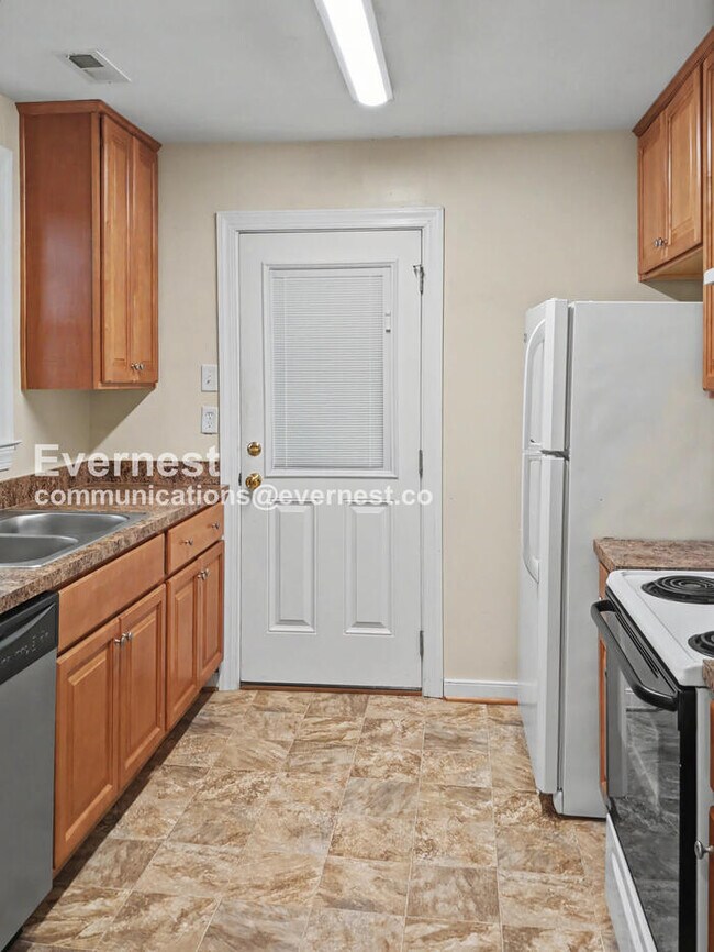 Foto del edificio - 907 Coleman Dr