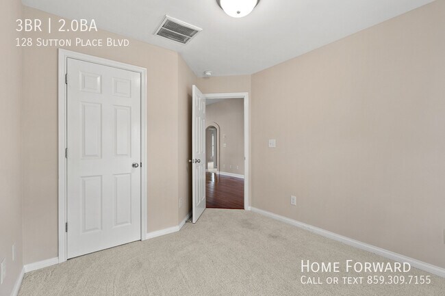 Foto del edificio - 128 Sutton Pl Blvd