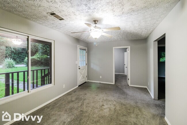 Building Photo - 110 Watterson St