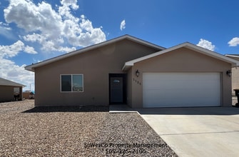 Building Photo - 1121 Little Rabbit Dr