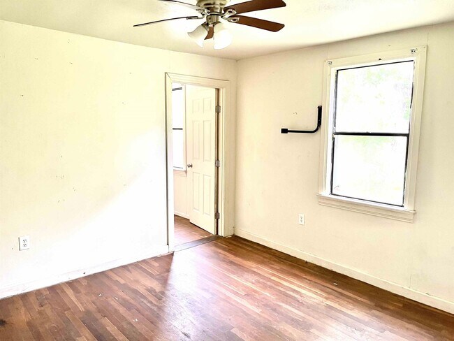 Building Photo - 10545 Red Oak Dr