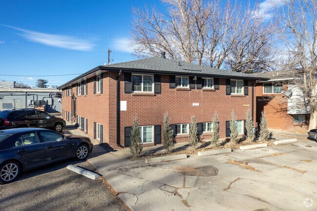 Building Photo - 1637 Kimbark St