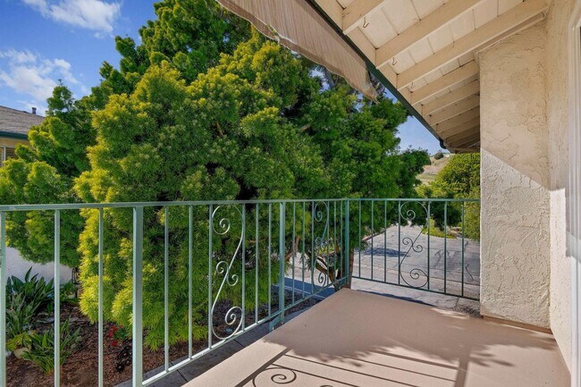 Foto del edificio - Updated 4BD/2BA Goleta Condo | Pool Access | Near UCSB | Easy Highway 101 Access