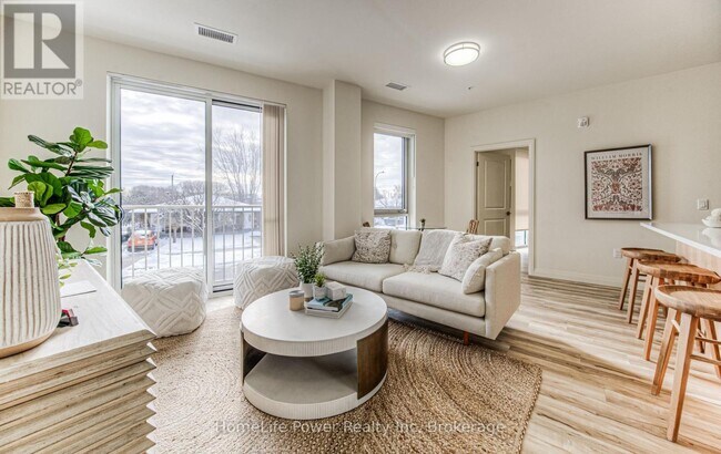 Photo du bâtiment - 301-301 Westmount Rd W