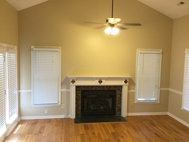 Building Photo - 3200 Daingerfield Drive