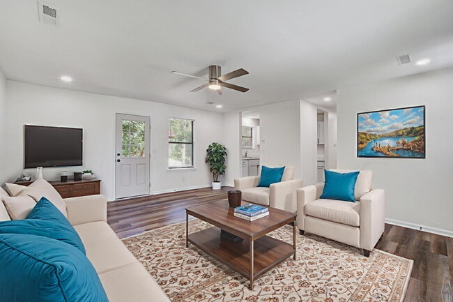 Foto del edificio - 114 Langley Dr