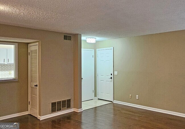 Foto del edificio - 597 Emory Oaks Way