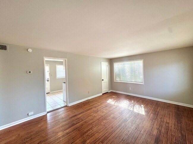 Foto del edificio - 458 Glen View Ct