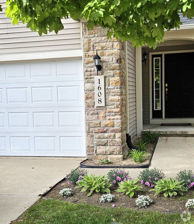 Building Photo - 1608 Mallard Pond Dr