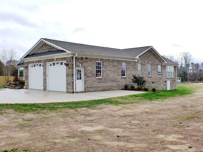 Foto del edificio - 3 br, 3 bath House - 2420 New Bethel Churc...