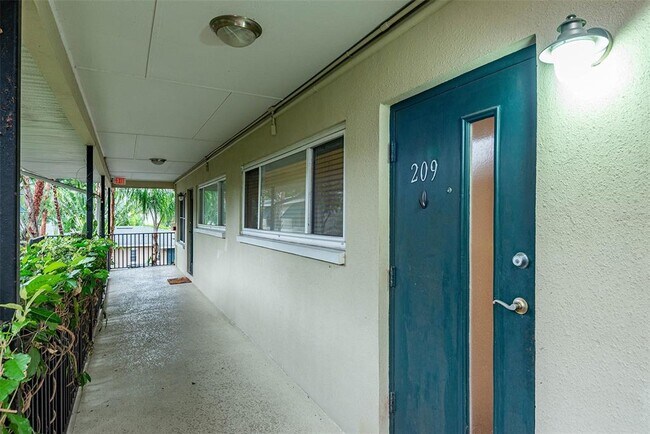 Building Photo - 212 S Church Ave