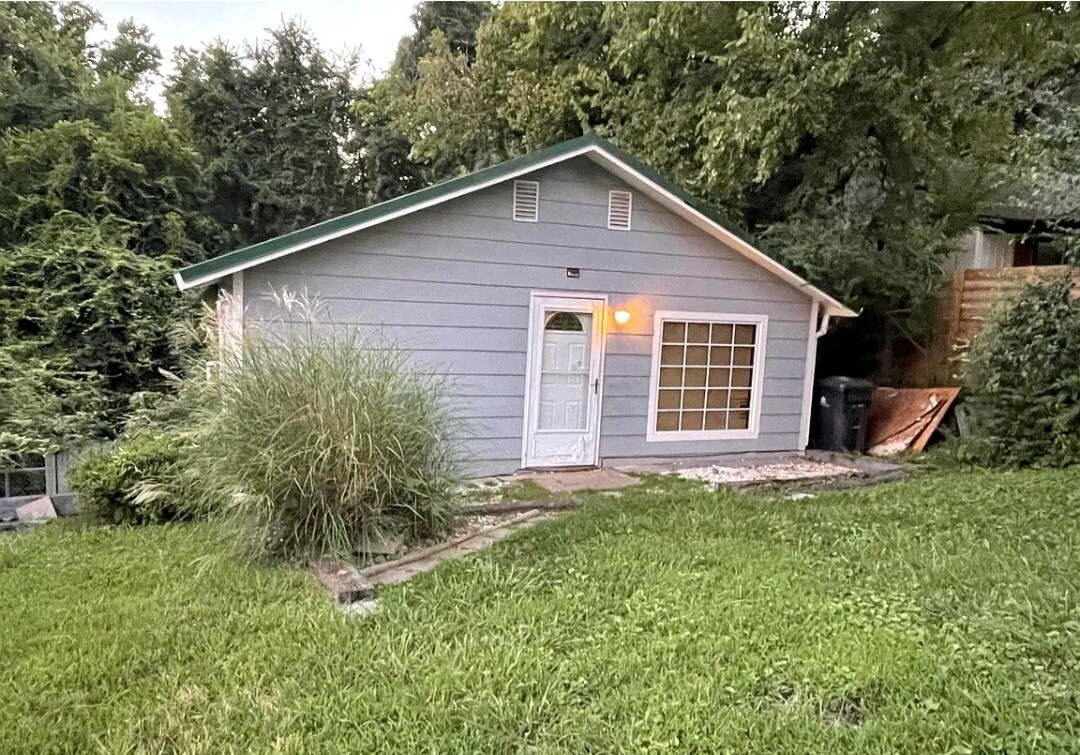 Primary Photo - 112 Pelham Rd