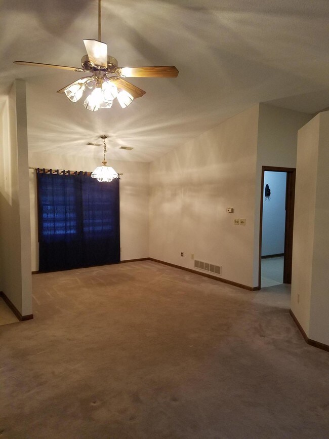 Building Photo - 5004 Thornridge Dr