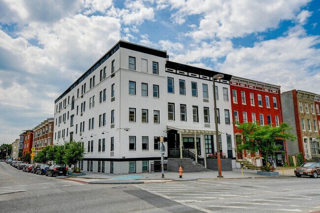 Building Photo - 231 E North Ave