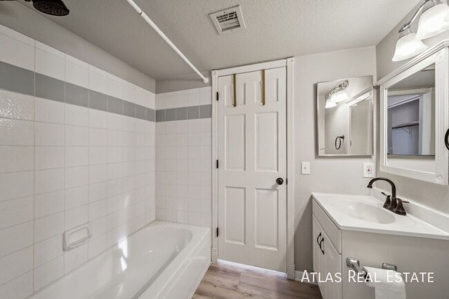 Building Photo - 2301 E University Dr