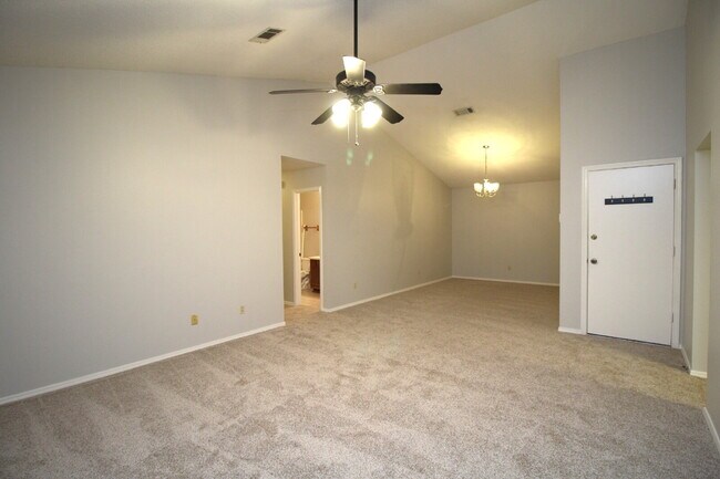 Building Photo - Spacious 3BR/2BA Gulf Breeze Home with Vau...