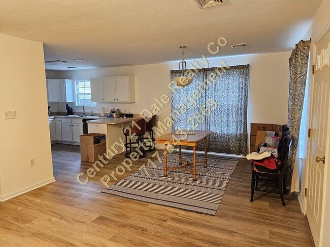 Building Photo - Beautiful One Level 2 Bedroom 2 Bath Home ...