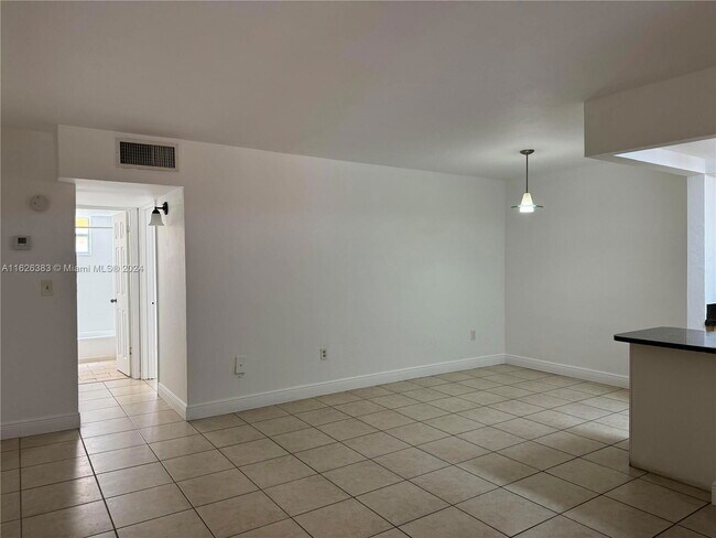 Foto del edificio - 1851 NE 168th St