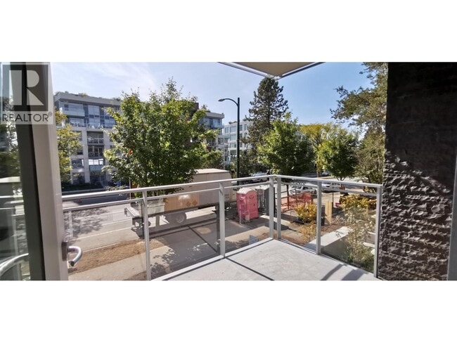 Building Photo - 5058 Cambie St.