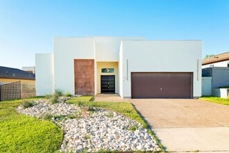Building Photo - 120 Tranquilo Dr
