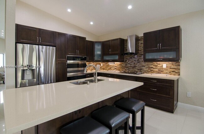 Foto del edificio - 8750 NW 142nd St