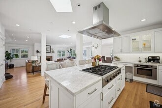 Building Photo - 137 Del Casa Dr