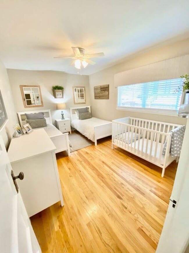 Building Photo - 2Bd/1Ba Issaquah House