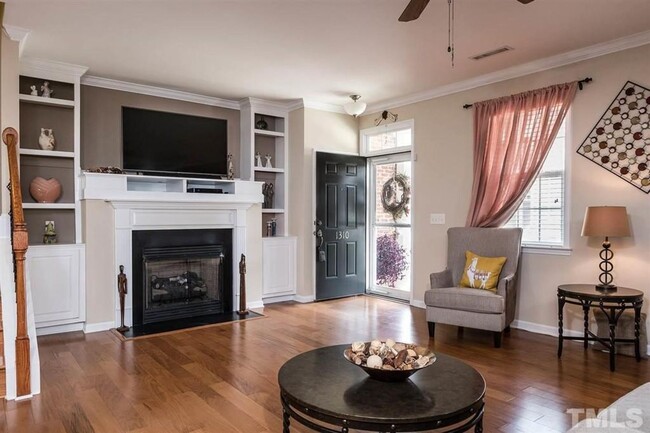Foto del edificio - Charming 3BD, 2.5BA Raleigh Townhouse with...