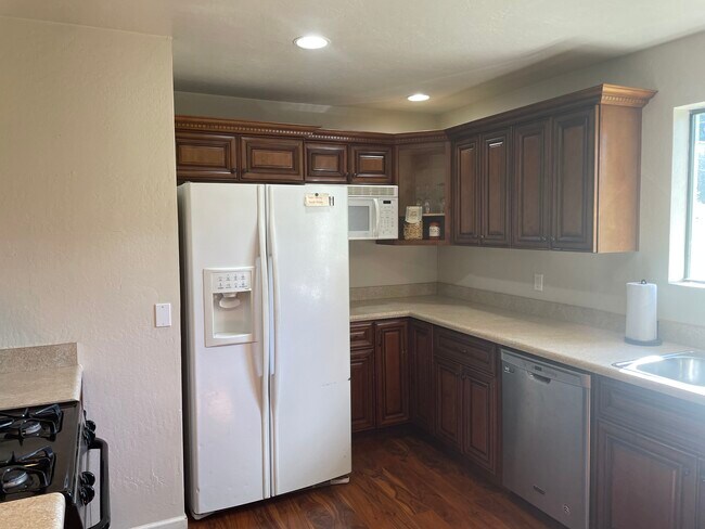 Building Photo - 3265 N Manor Rd