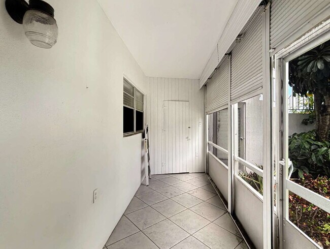 Building Photo - Well-Maintained 2-Bedroom Condo in Meridian Park | 55+ Community | Palm Beach Gardens