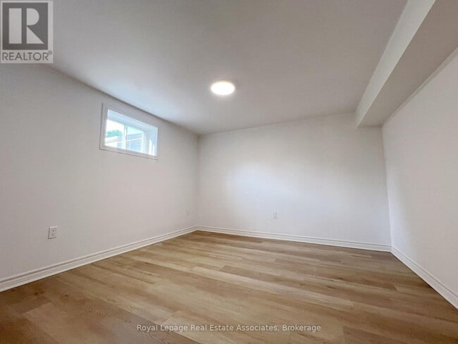 Building Photo - 20 Silvercrest Ave