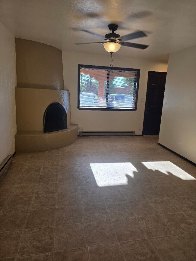 Foto del edificio - 737 Don Diego Ave