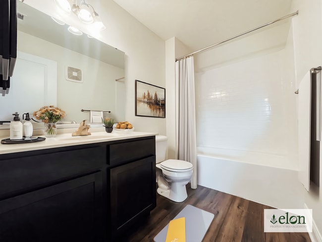 Building Photo - Stonegate