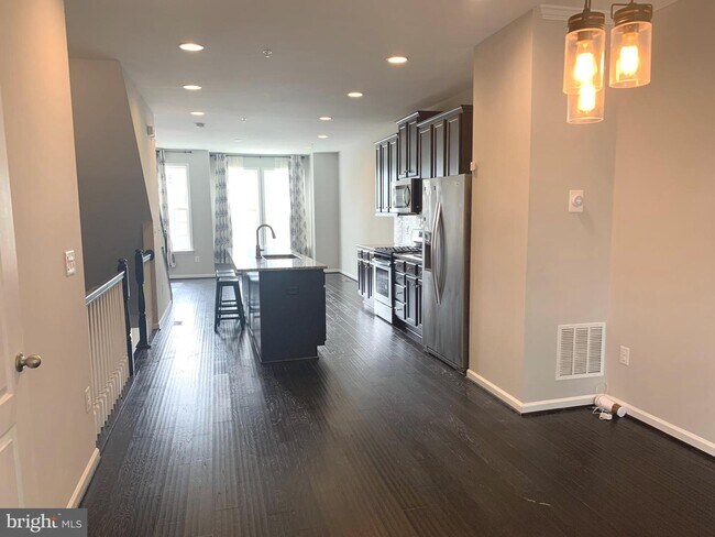 Building Photo - 8112 Hollow Ct