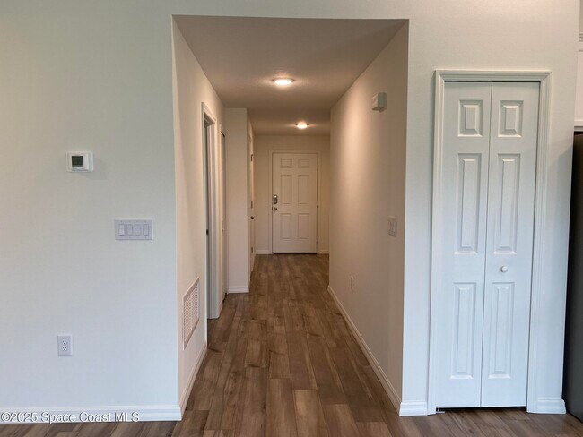 Building Photo - 1186 Dania Cir