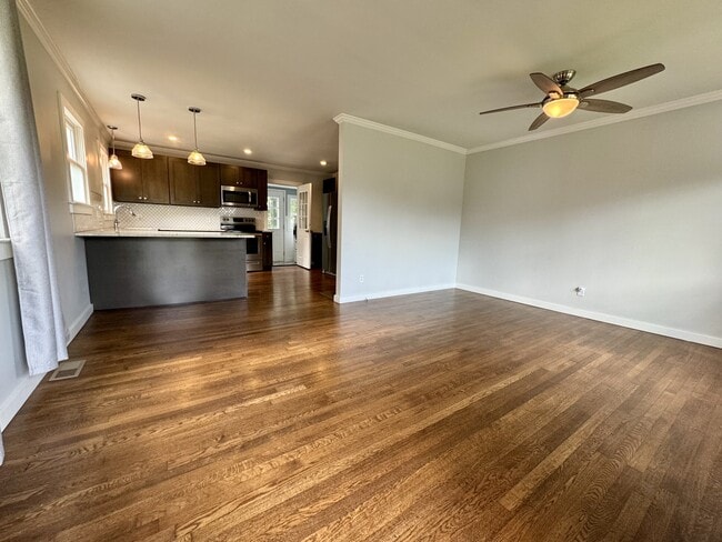 Foto del edificio - 6 Pleasant Ridge Ave