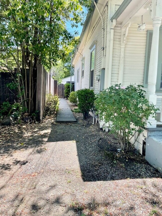 Foto del edificio - $1,550 Monthly, Studio apartment walking distance to down town Santa Rosa