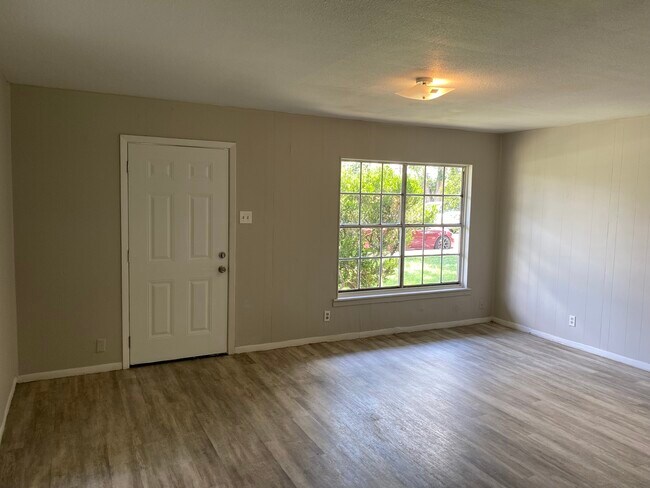 Foto del edificio - 4318 Wild Oak Dr