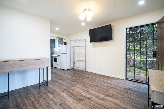 Building Photo - 99-1056-1056 Manako Pl